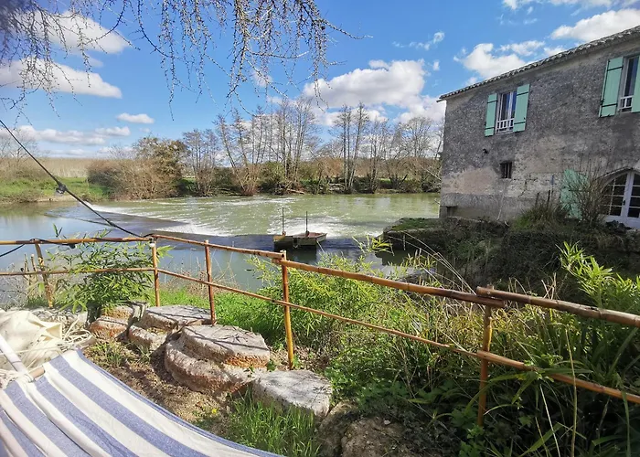 Moulin De Monpoisson Hotel *